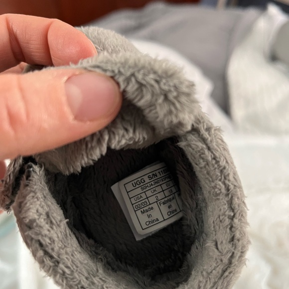 UGG Bixbee Baby Booties - Picture 4 of 6